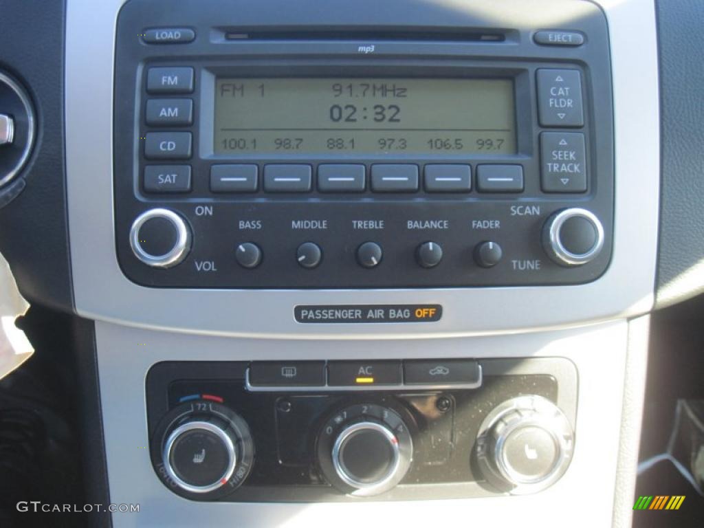 2009 Volkswagen CC Sport Controls Photo #39304841