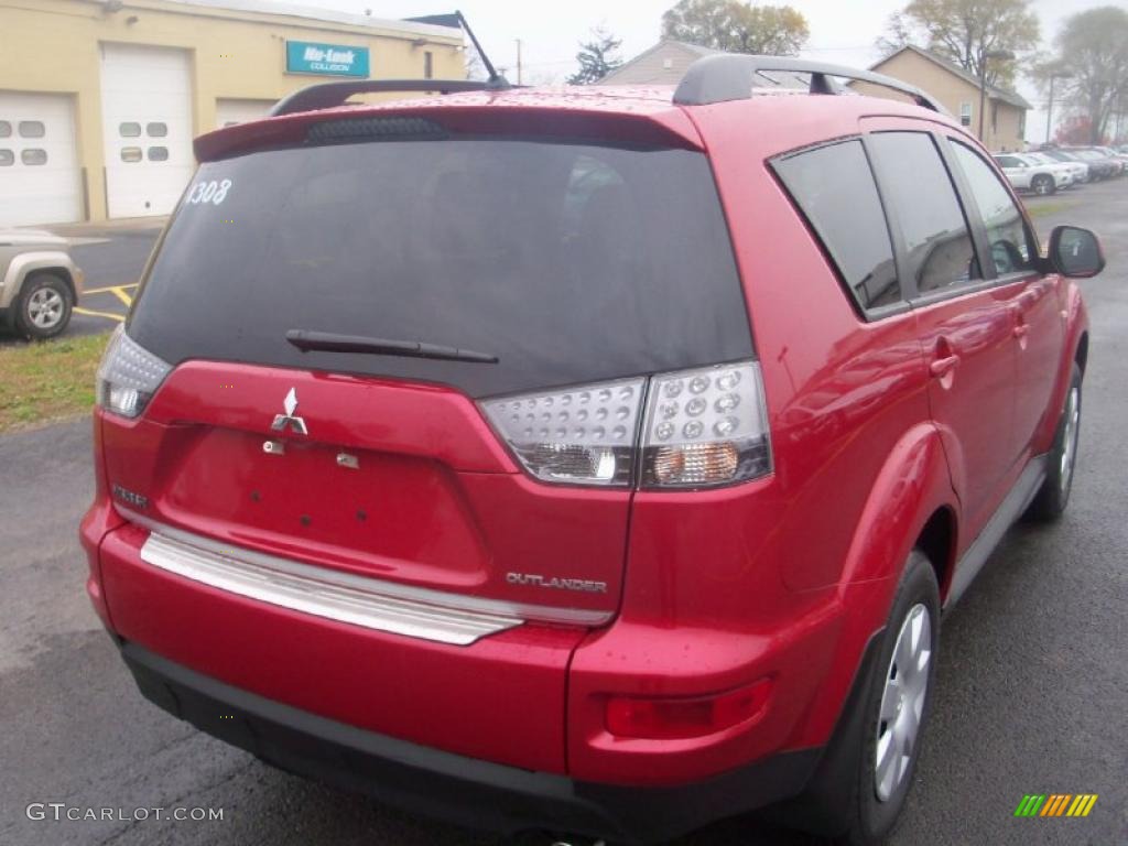 2011 Outlander ES - Rally Red Metallic / Black photo #11