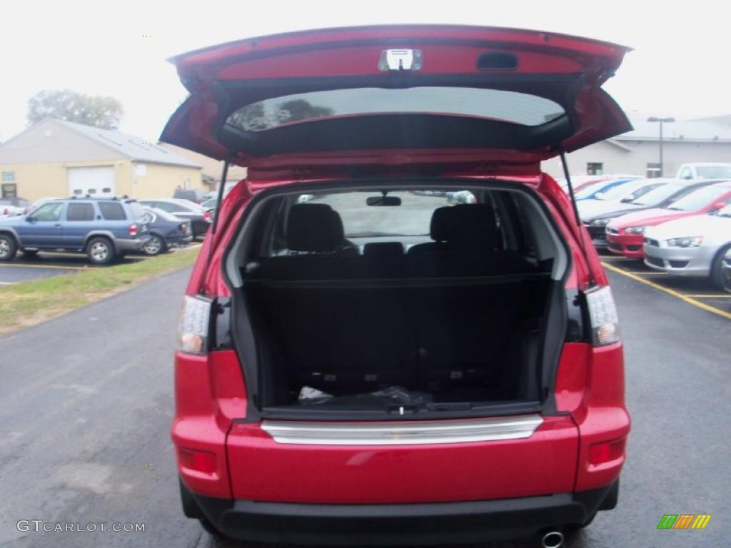 2011 Outlander ES - Rally Red Metallic / Black photo #19