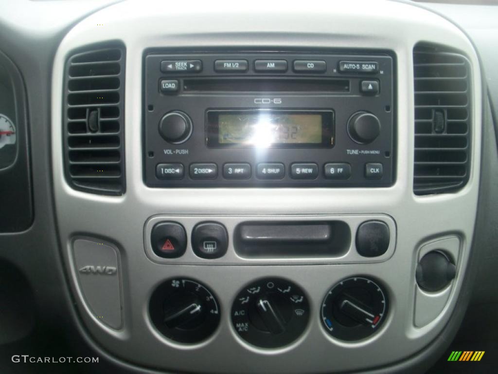2005 Ford Escape XLT V6 4WD Controls Photo #39306573