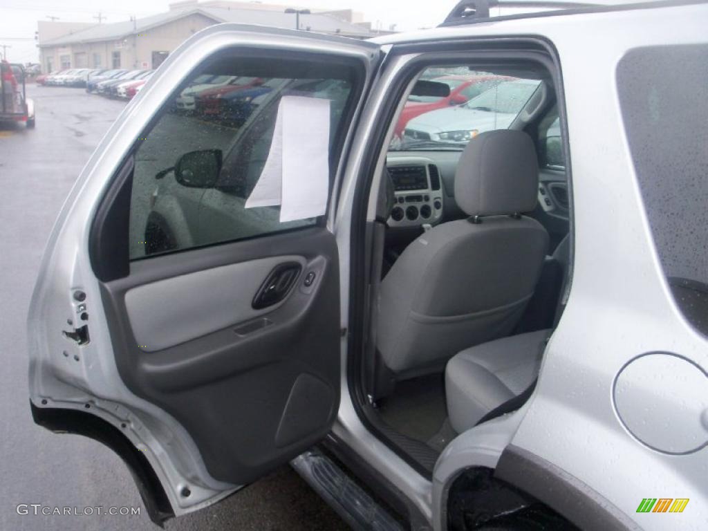 Medium/Dark Flint Grey Interior 2005 Ford Escape XLT V6 4WD Photo #39306781