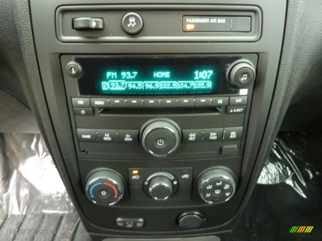 2011 Chevrolet HHR LS Controls Photo #39306833