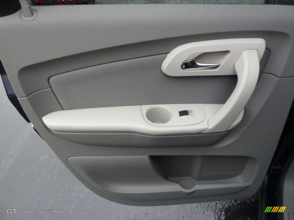 2011 Chevrolet Traverse LS Dark Gray/Light Gray Door Panel Photo #39308357