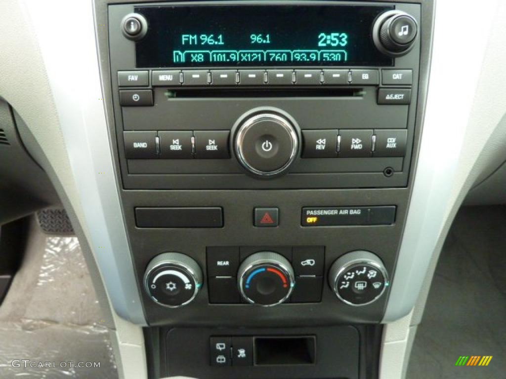 2011 Chevrolet Traverse LS Controls Photo #39308377