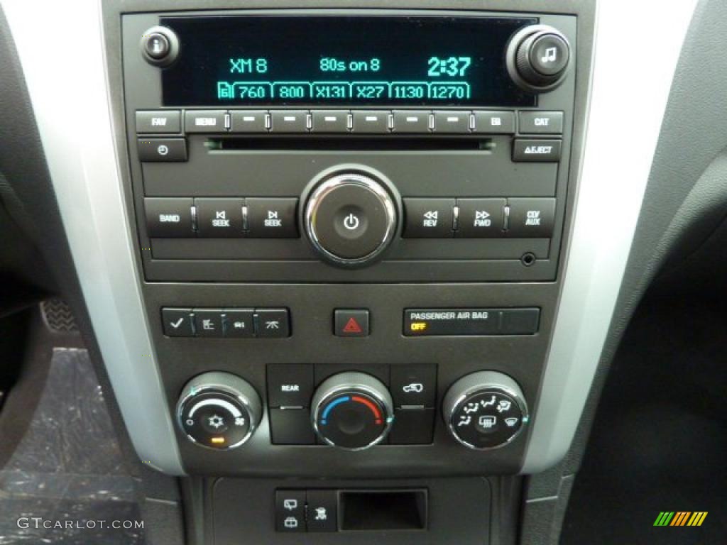 2011 Chevrolet Traverse LT AWD Controls Photo #39308672