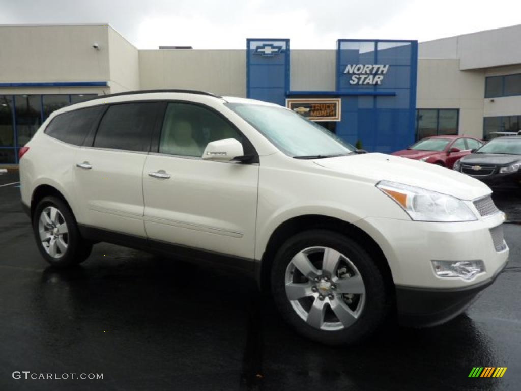 White Diamond Tricoat Chevrolet Traverse