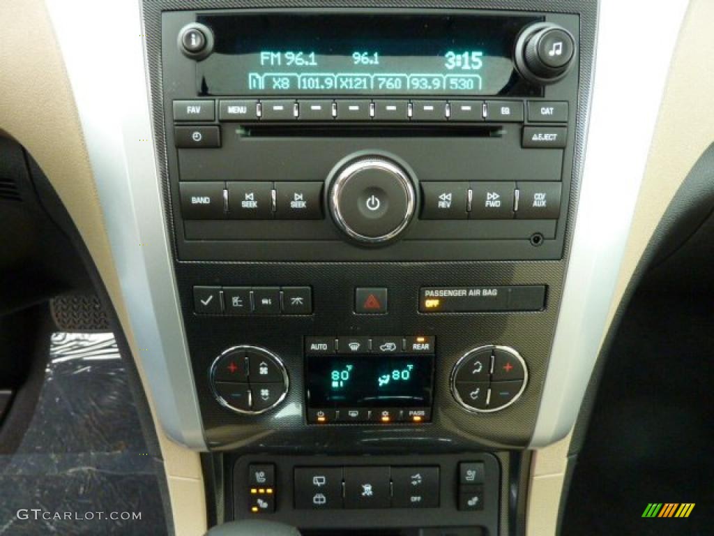 2011 Chevrolet Traverse LTZ AWD Controls Photo #39309581