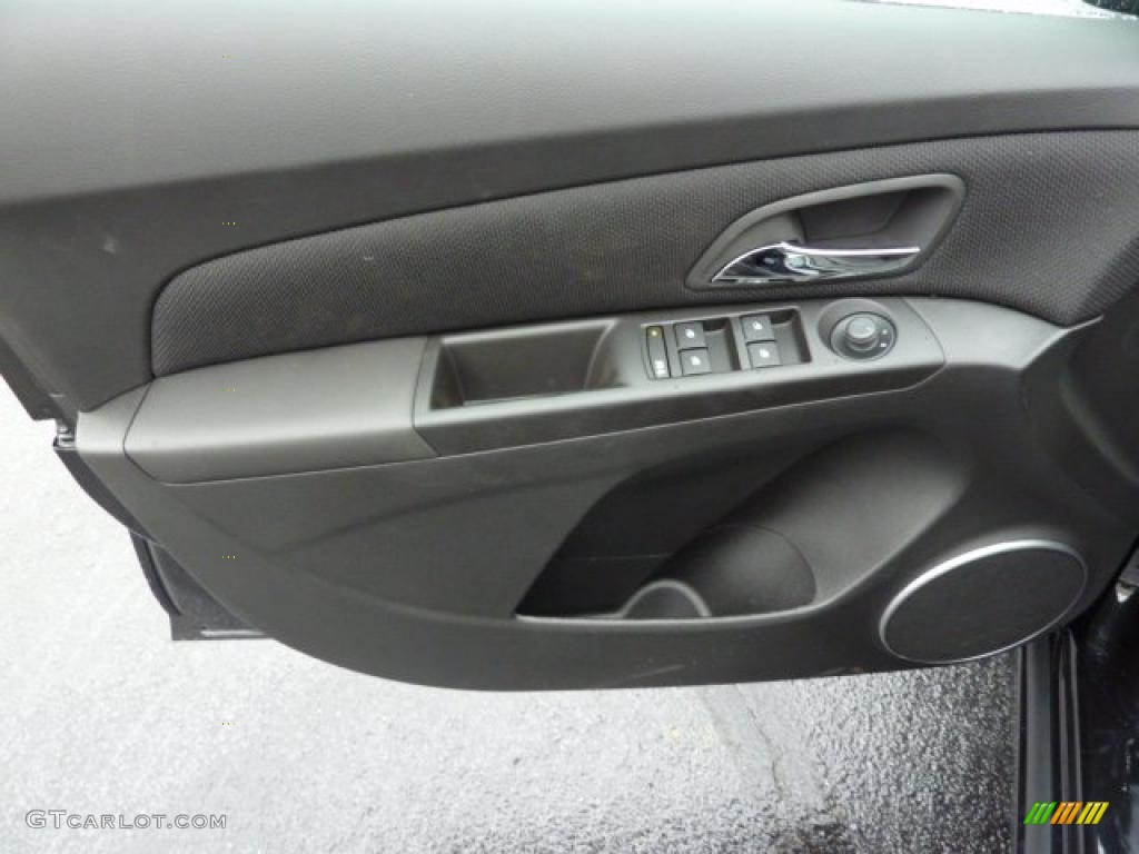 2011 Chevrolet Cruze LT Jet Black Door Panel Photo #39309813