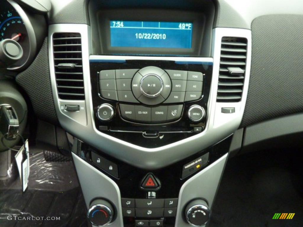 2011 Chevrolet Cruze LT Controls Photo #39309885