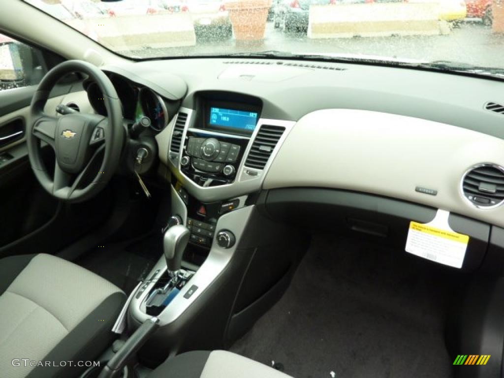 2011 Chevrolet Cruze LS dashboard Photo #39310037