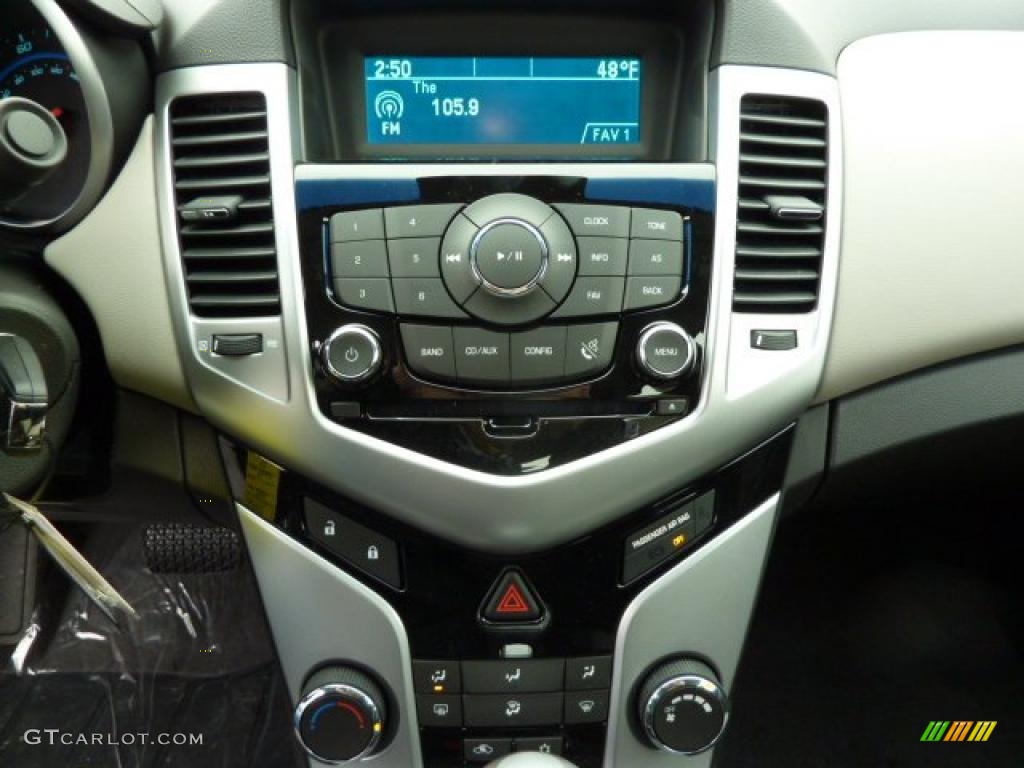 2011 Chevrolet Cruze LS Controls Photo #39310181