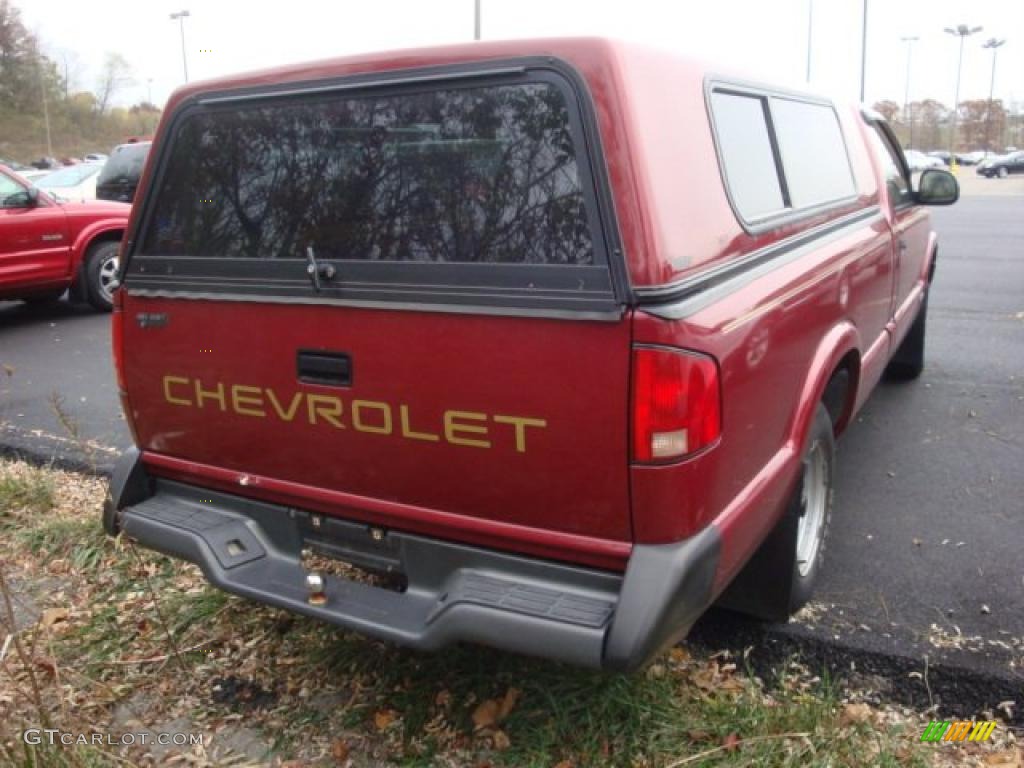 1995 S10 LS Regular Cab - Medium Red Metallic / Tan photo #2