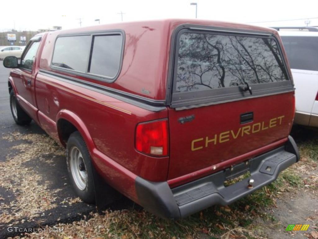 1995 S10 LS Regular Cab - Medium Red Metallic / Tan photo #4