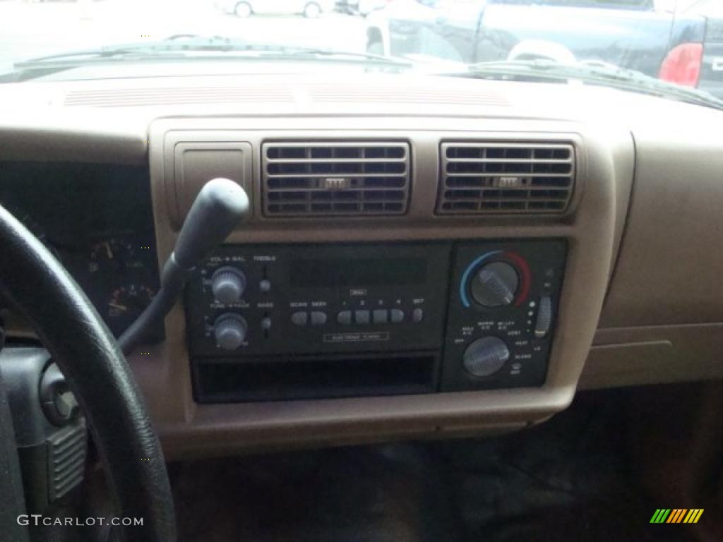 1995 Chevrolet S10 LS Regular Cab Controls Photo #39312117