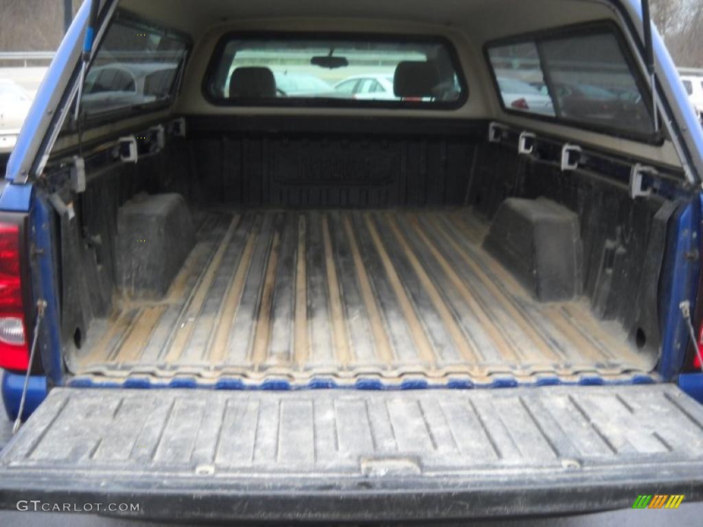 2004 Silverado 1500 LS Regular Cab 4x4 - Arrival Blue Metallic / Dark Charcoal photo #15