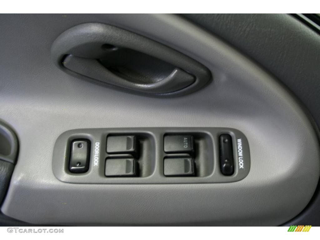 2004 Chevrolet Tracker 4WD Controls Photo #39313977