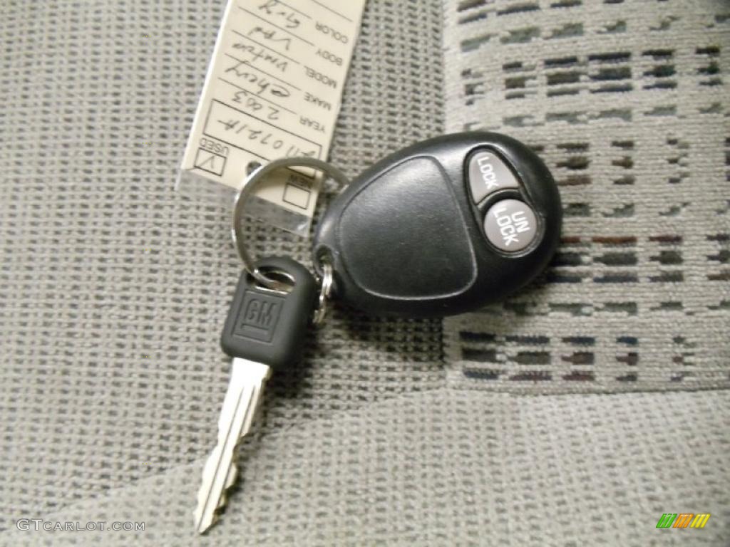 2003 Venture LS - Black / Medium Gray photo #15