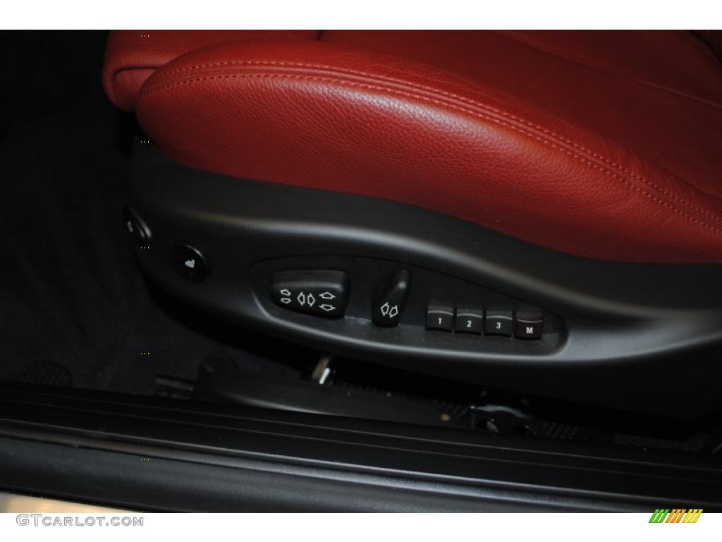 2010 BMW M6 Coupe Controls Photo #39317261