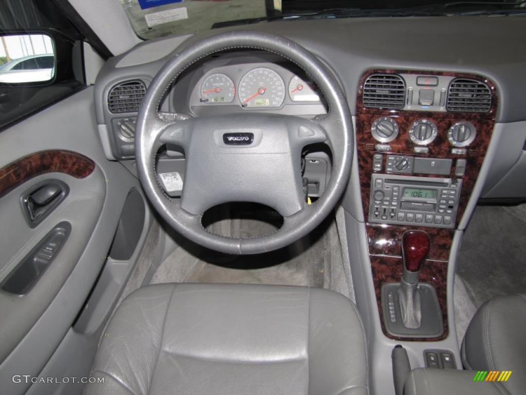 2000 Volvo S40 1.9T Dashboard Photos