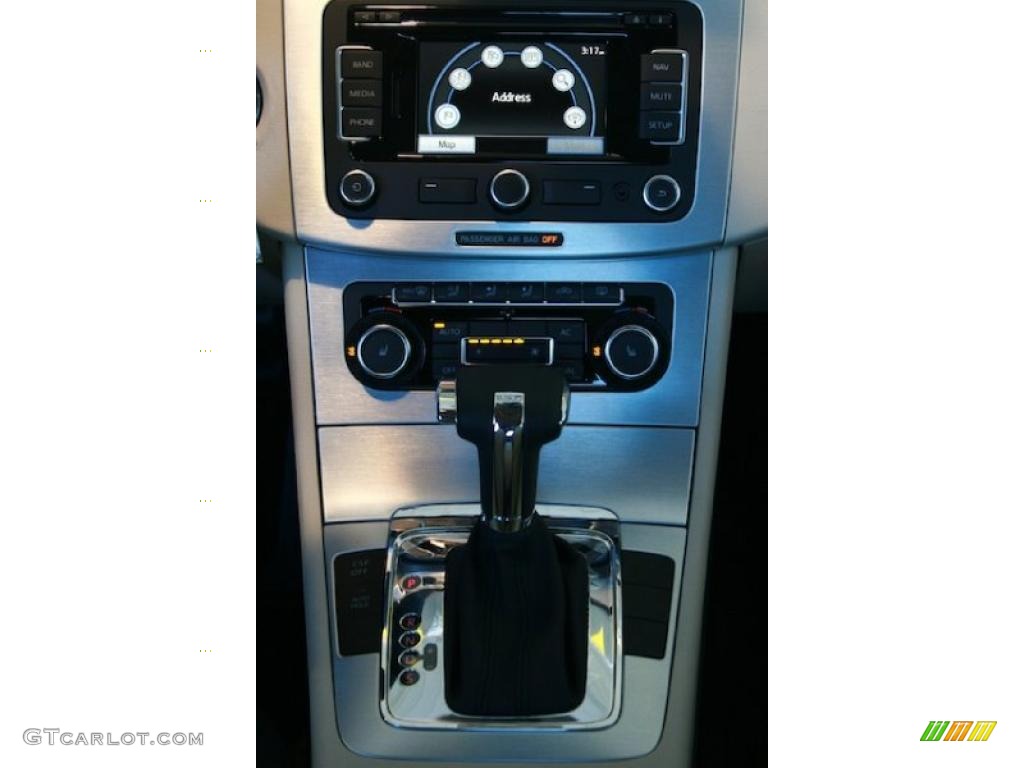 2011 Volkswagen CC Lux Controls Photo #39322301