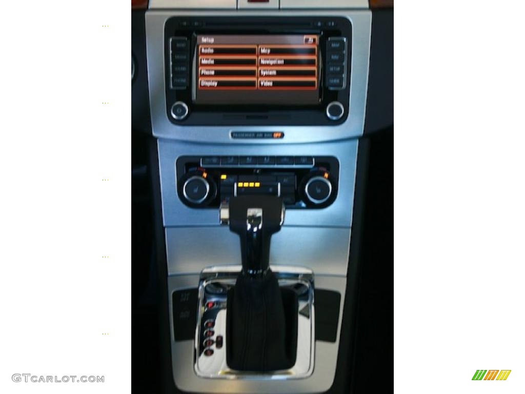 2011 Volkswagen CC Lux Plus Controls Photo #39322453
