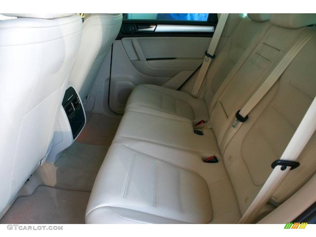 Cornsilk Beige Interior 2011 Volkswagen Touareg VR6 FSI Sport 4XMotion Photo #39322689