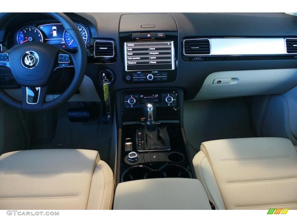 2011 Volkswagen Touareg VR6 FSI Sport 4XMotion Navigation Photo #39322693