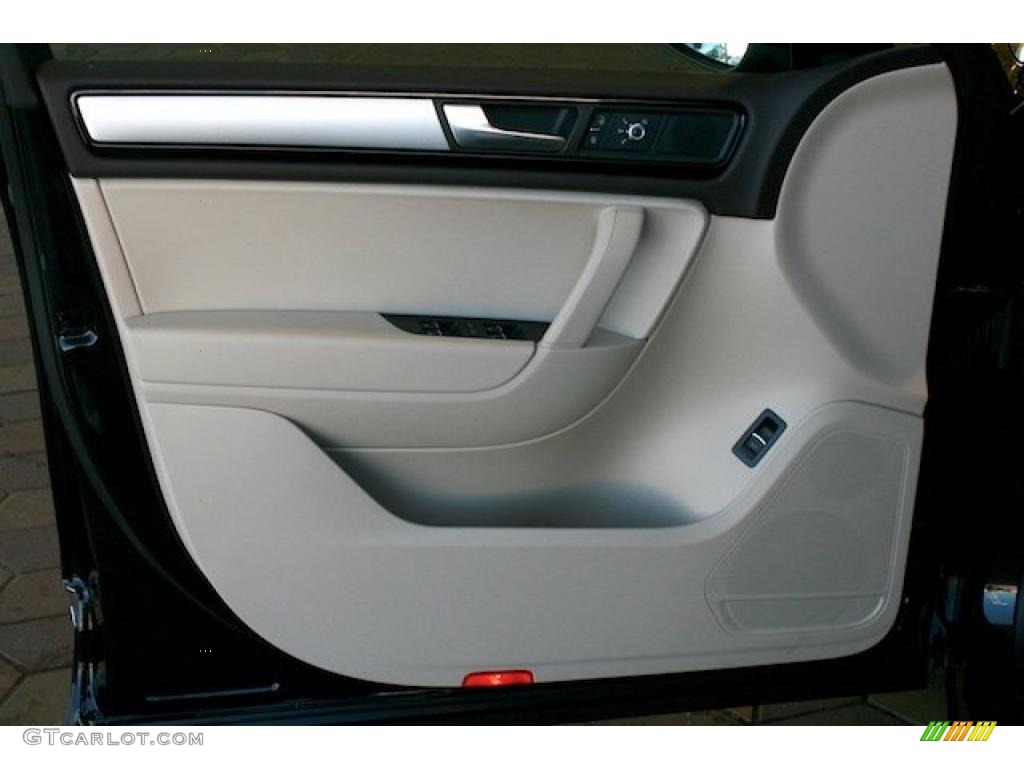 2011 Volkswagen Touareg VR6 FSI Sport 4XMotion Cornsilk Beige Door Panel Photo #39322773