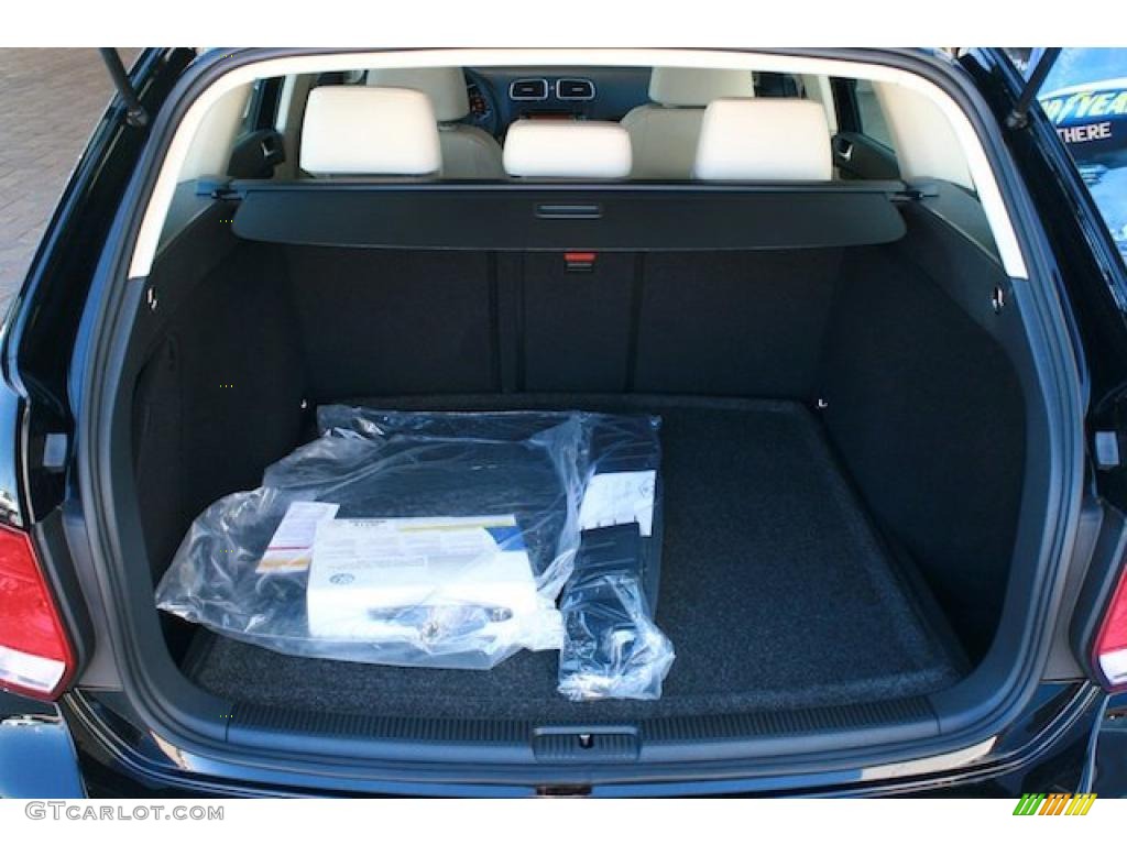 2011 Volkswagen Jetta TDI SportWagen Trunk Photo #39323293