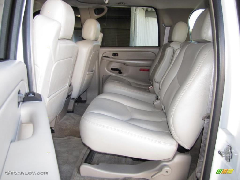Tan/Neutral Interior 2004 Chevrolet Suburban 1500 LT Photo #39324001