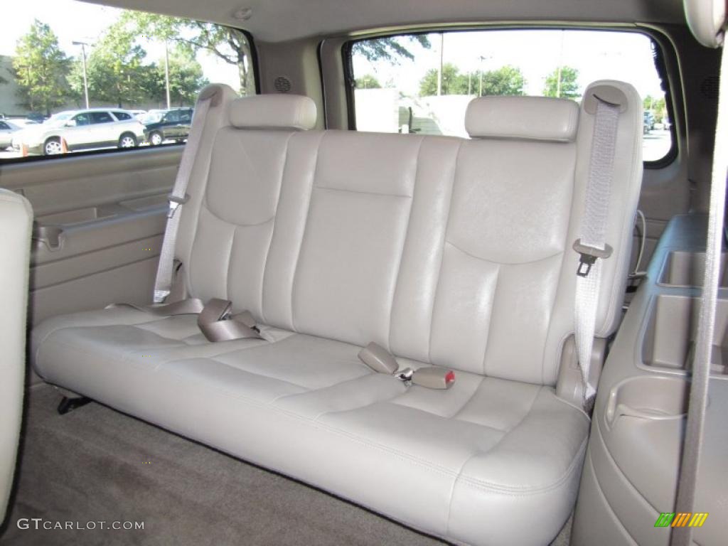 Tan/Neutral Interior 2004 Chevrolet Suburban 1500 LT Photo #39324005