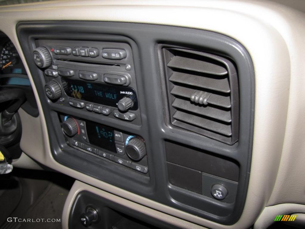 2004 Chevrolet Suburban 1500 LT Controls Photo #39324021