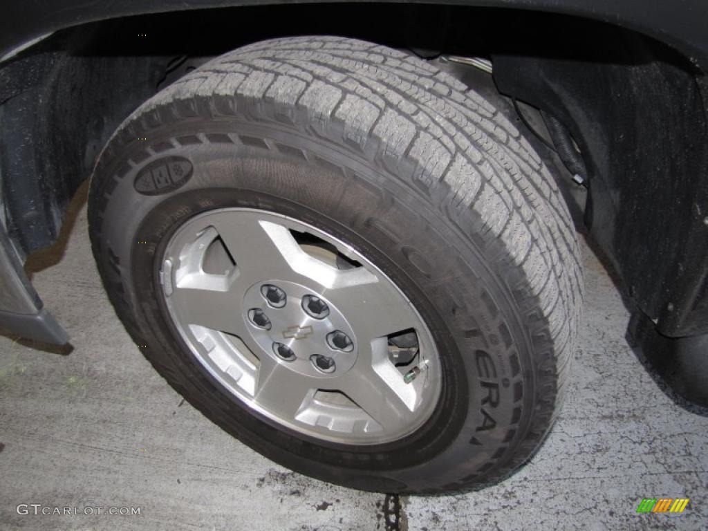 2004 Chevrolet Suburban 1500 LT Wheel Photo #39324045