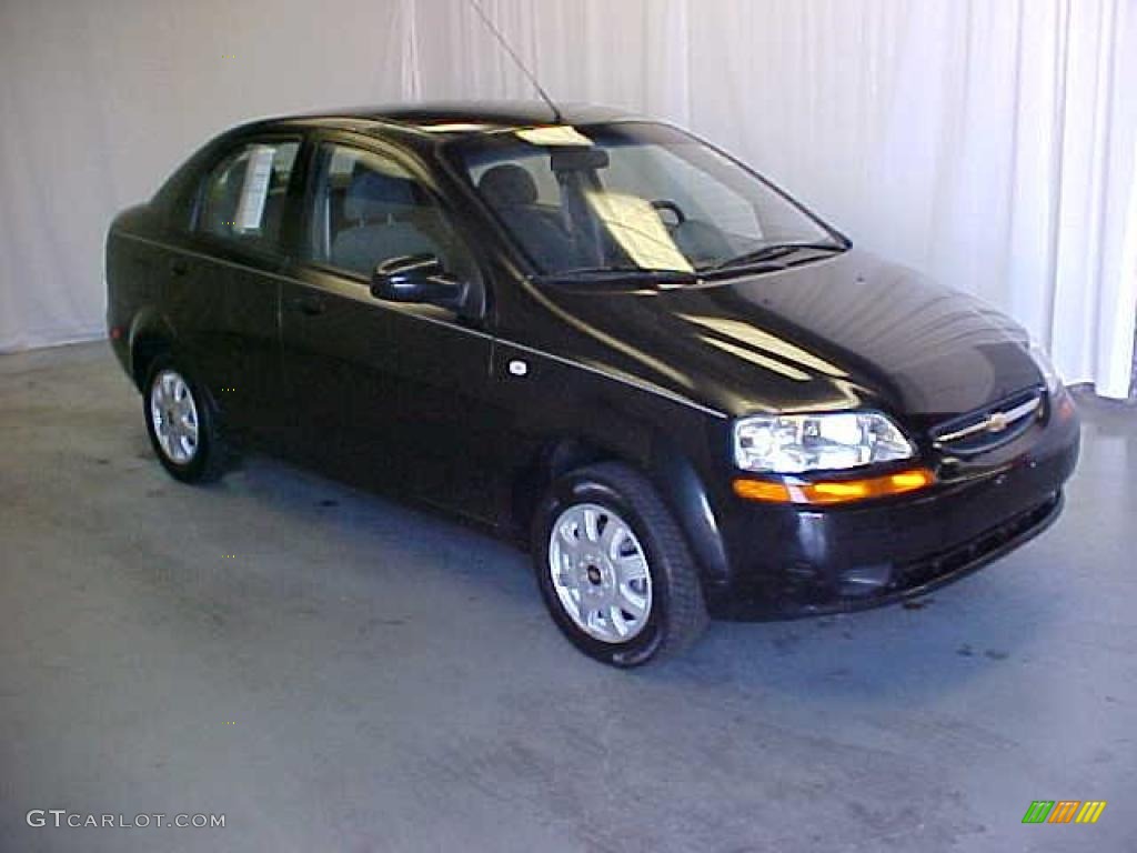 2005 Aveo LS Sedan - Black / Gray photo #1