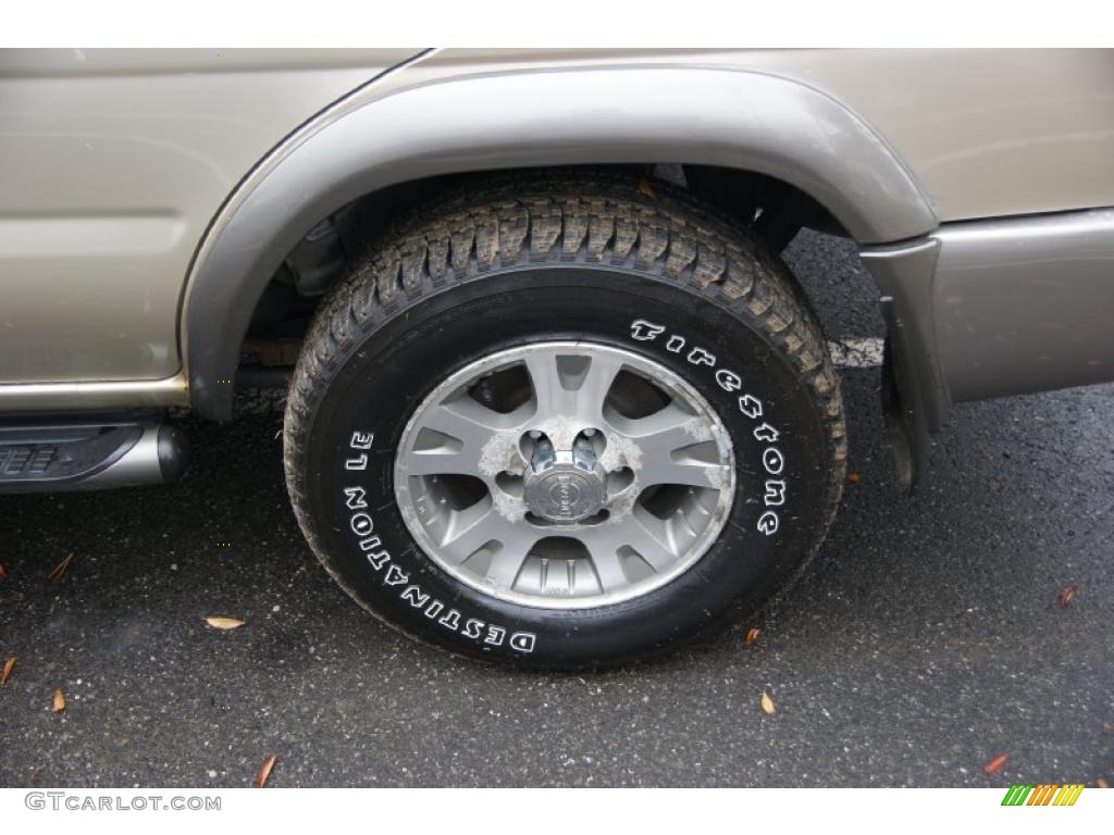 2000 Nissan Pathfinder SE 4x4 Wheel Photo #39329584