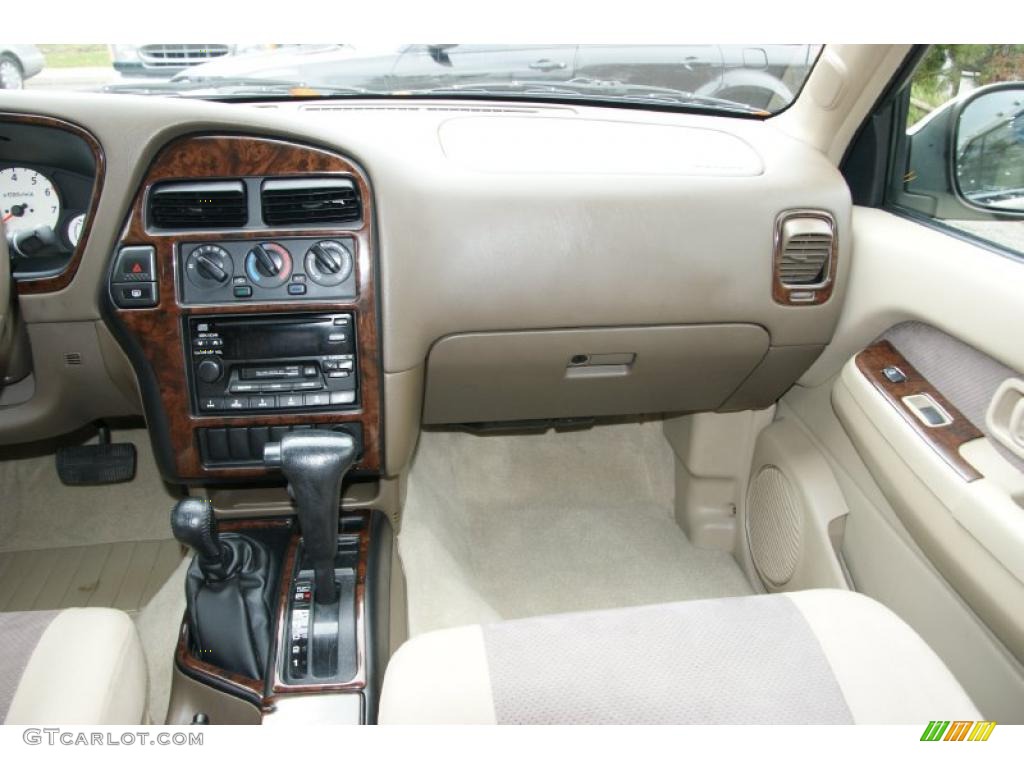 2000 Nissan Pathfinder SE 4x4 Parchment Dashboard Photo #39329720