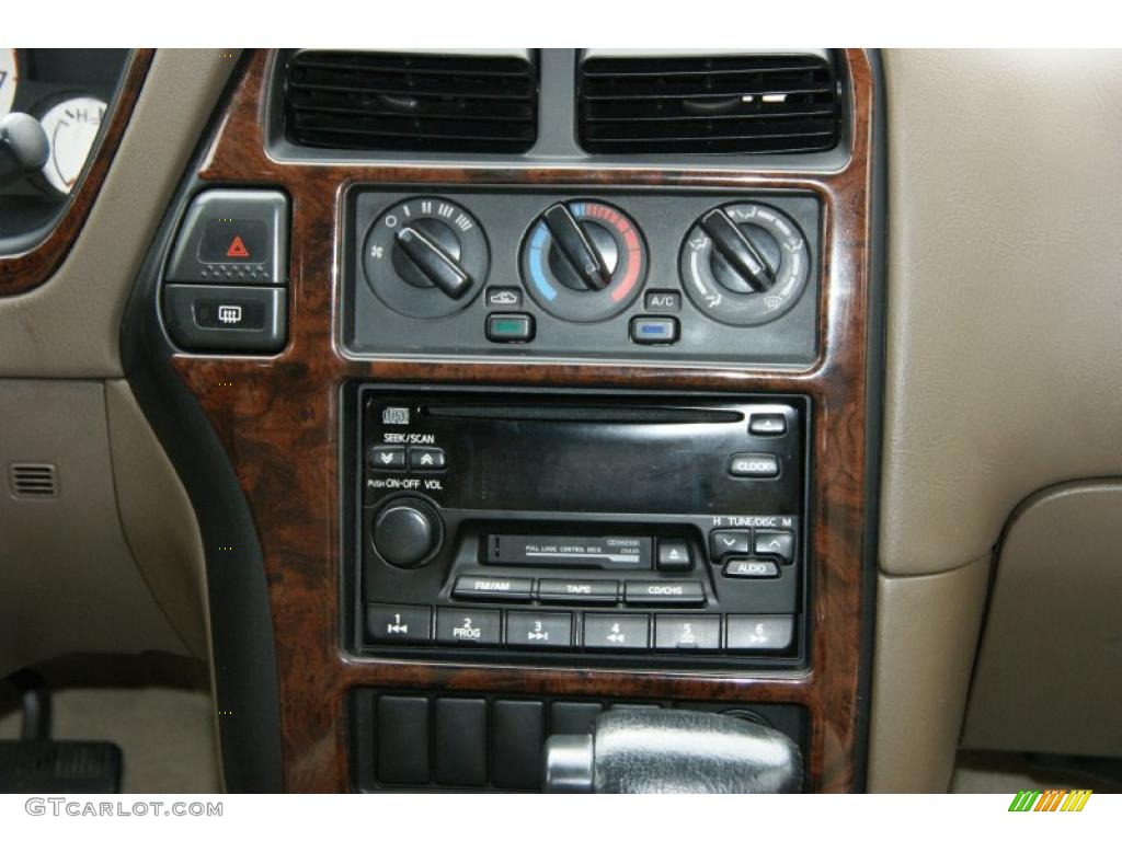 2000 Nissan Pathfinder SE 4x4 Controls Photo #39329734