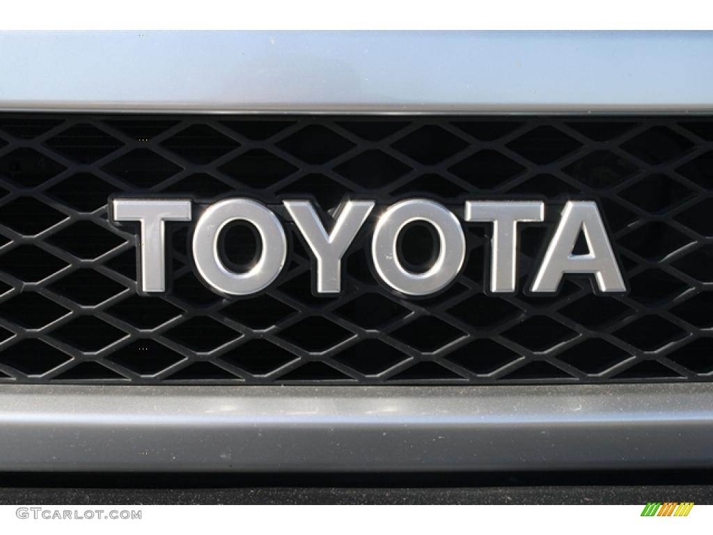 2007 Toyota FJ Cruiser 4WD Marks and Logos Photos
