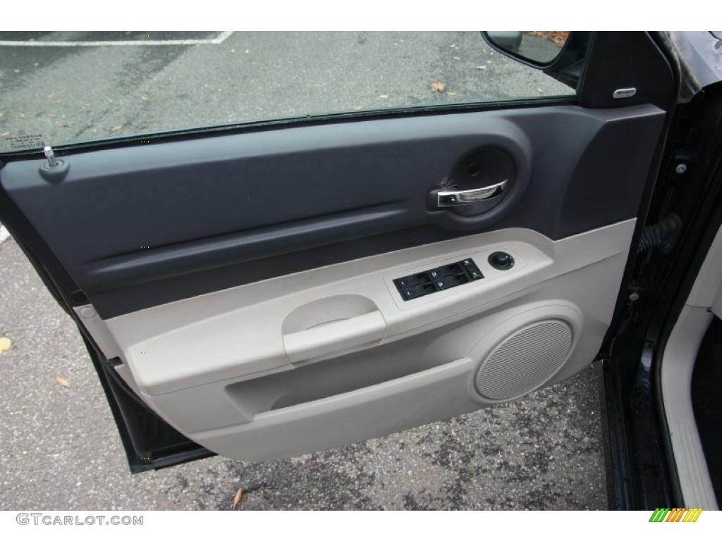 2006 Dodge Magnum R/T AWD Dark Slate Gray/Light Graystone Door Panel Photo #39330344