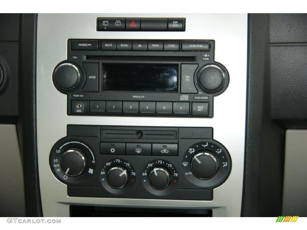 2006 Dodge Magnum R/T AWD Controls Photo #39330420