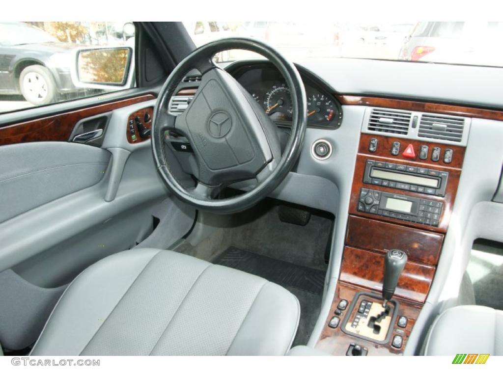 Grey Interior 1999 Mercedes-Benz E 320 4Matic Wagon Photo #39331100
