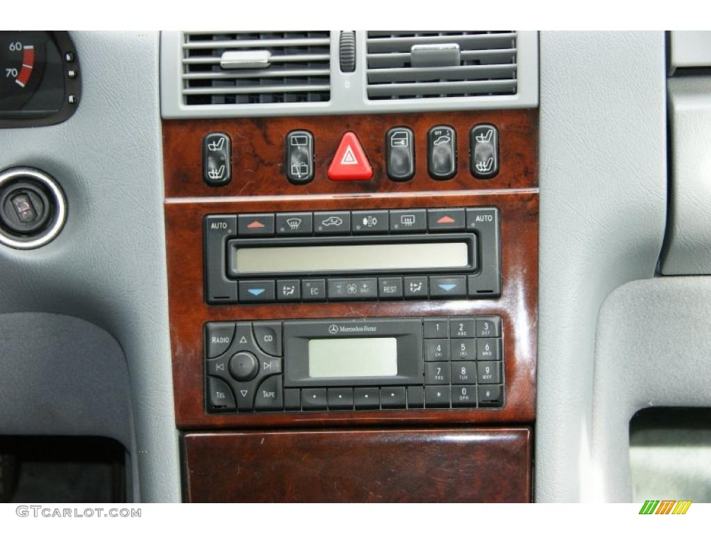 1999 Mercedes-Benz E 320 4Matic Wagon Controls Photo #39331136