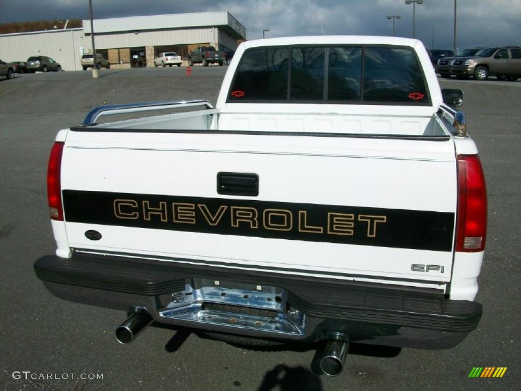 1989 C/K K1500 Scottsdale Regular Cab 4x4 - Summit White / Blue photo #7