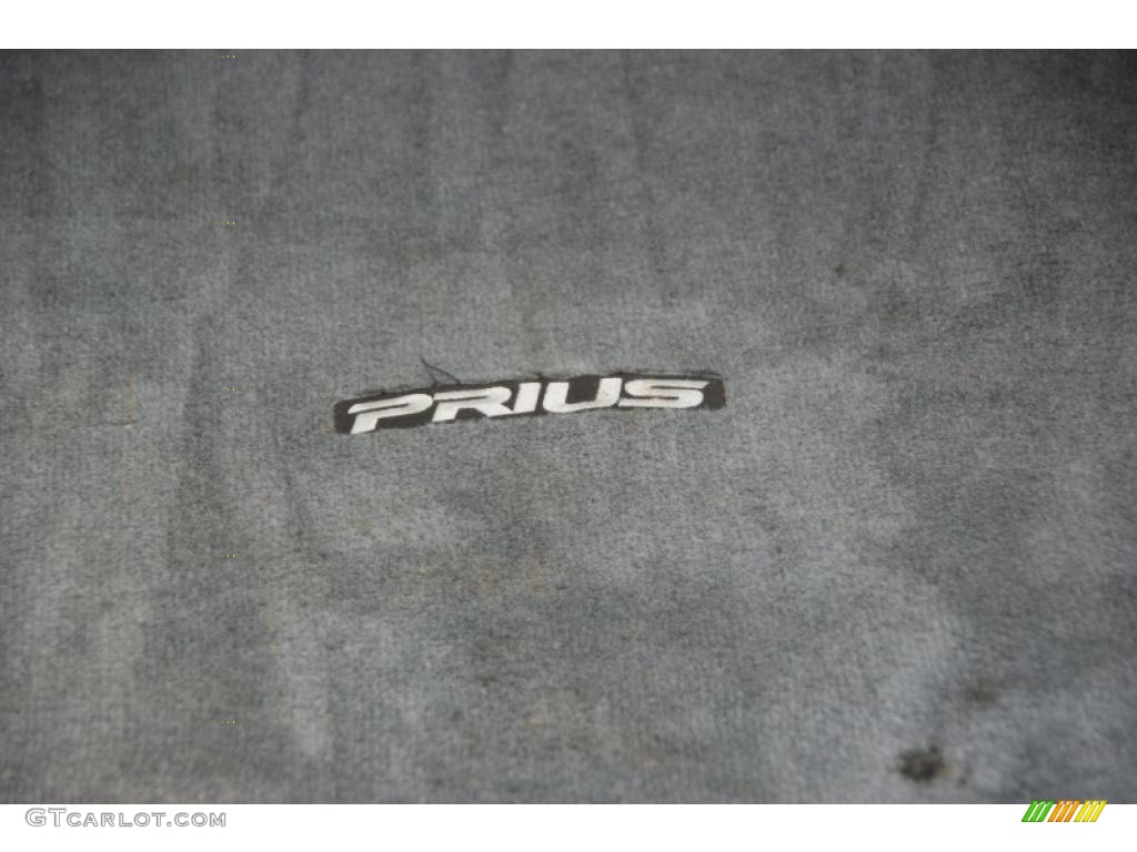 2004 Prius Hybrid - Millenium Silver Metallic / Burgundy/Gray photo #9
