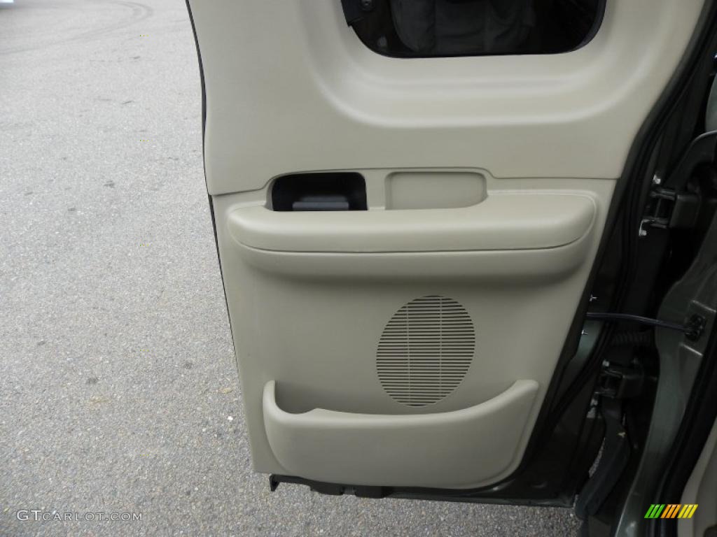 2003 Ford F150 XLT SuperCab Medium Parchment Beige Door Panel Photo #39333080