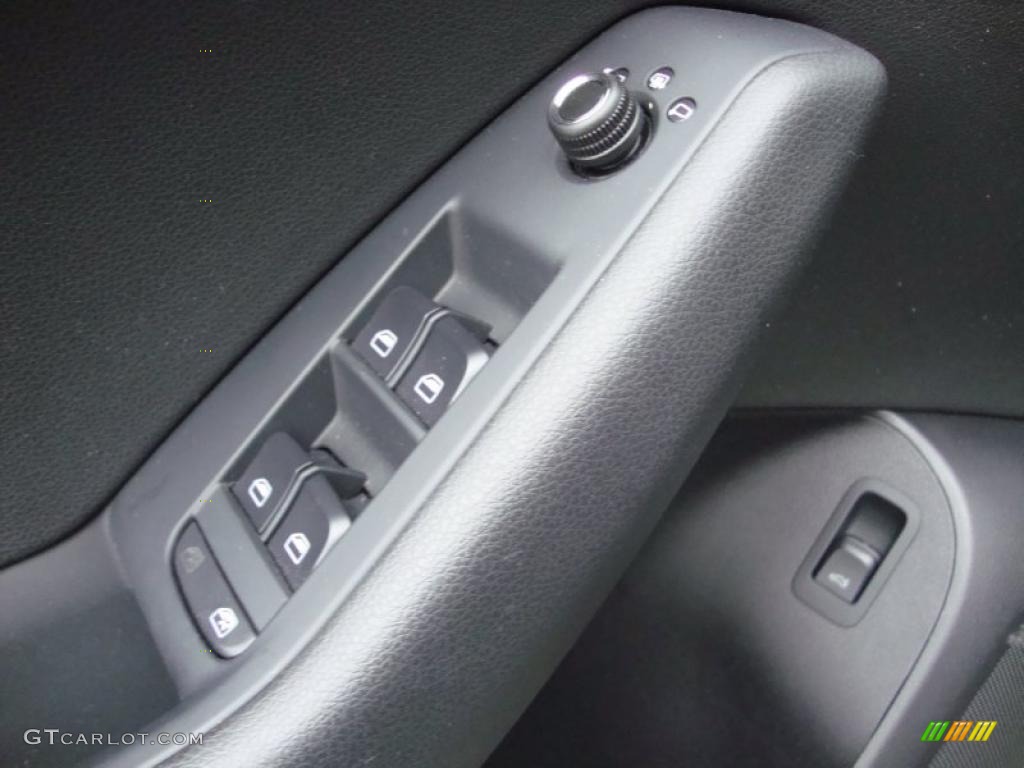 2010 Audi Q5 3.2 quattro Controls Photo #39333692