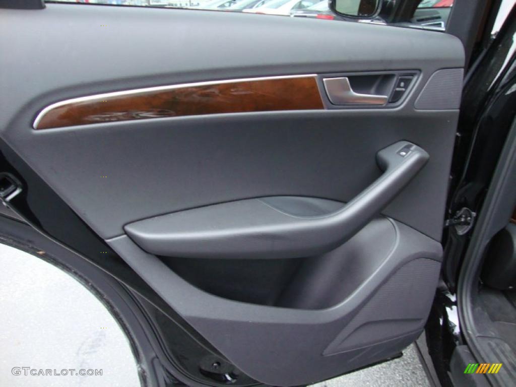 2010 Audi Q5 3.2 quattro Cinnamon Brown Door Panel Photo #39333830