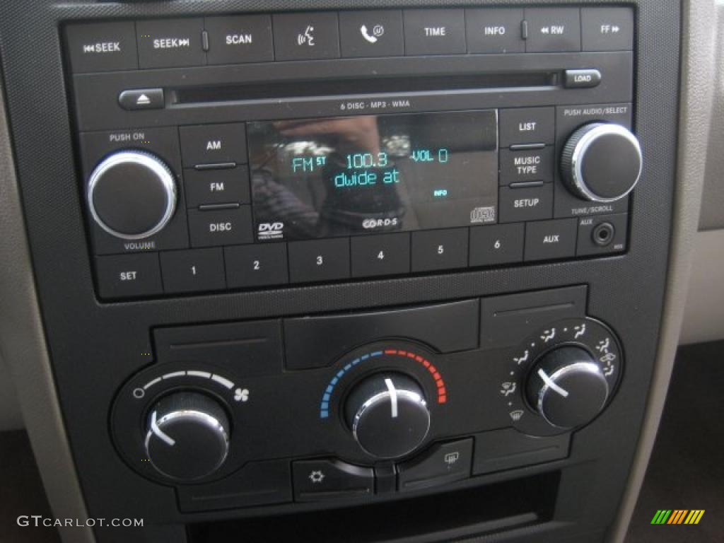 2008 Chrysler 300 LX Controls Photo #39334132