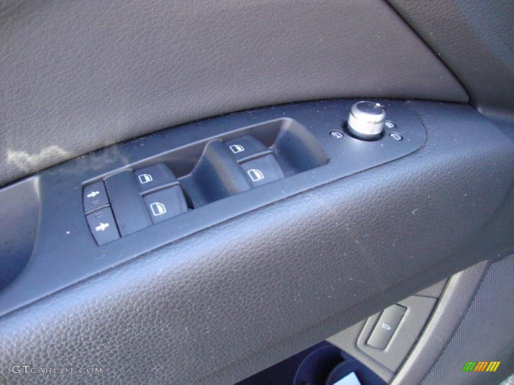 2010 Audi Q7 3.0 TDI quattro Controls Photo #39334328