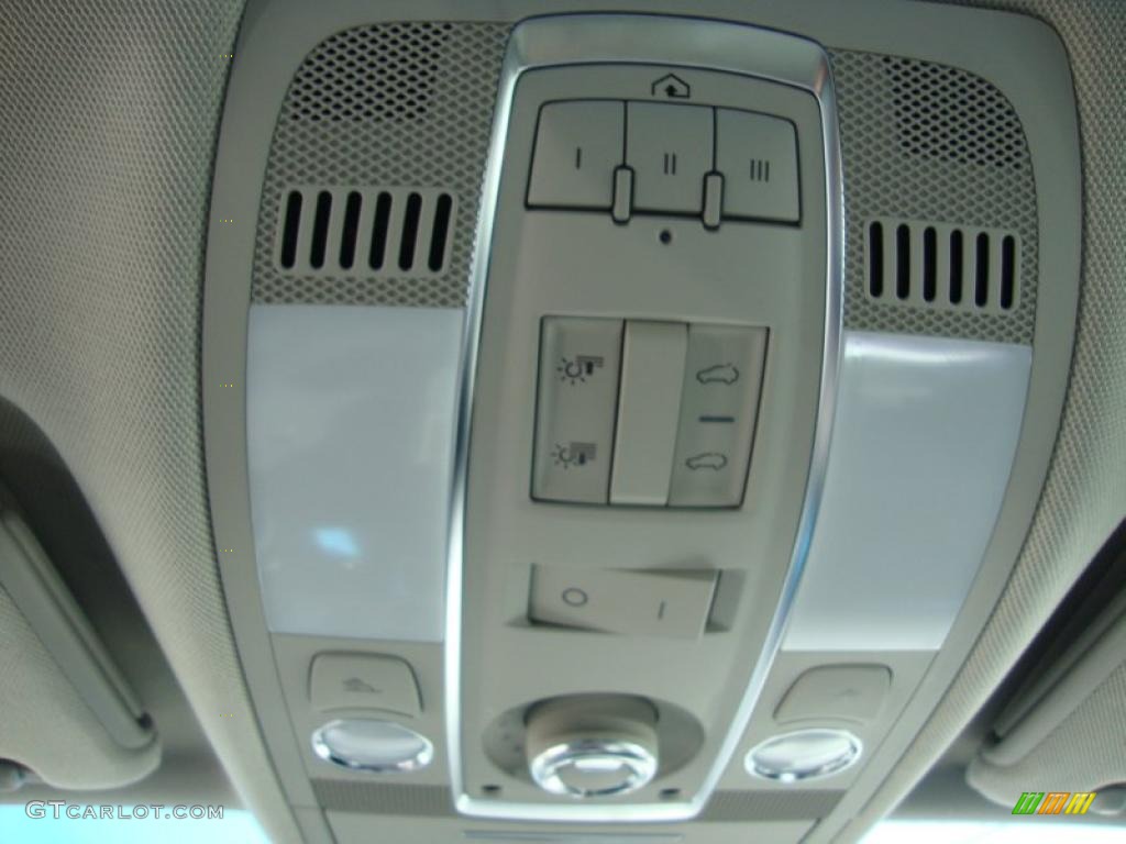 2010 Audi Q7 3.0 TDI quattro Controls Photo #39334948